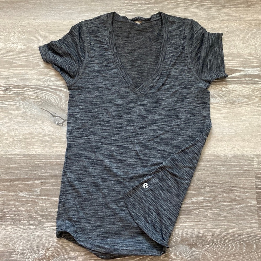 Lululemon V-neck athletic shirt women’s size small